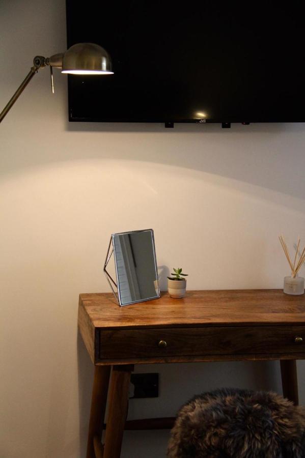 Upstairs At 33 - Self Check In Boutique Accommodation In Worcester Centre Kültér fotó