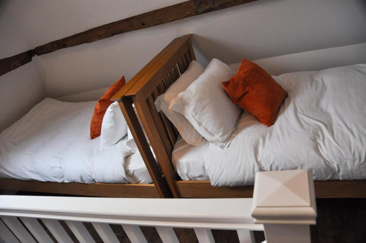 Upstairs At 33 - Self Check In Boutique Accommodation In Worcester Centre Kültér fotó