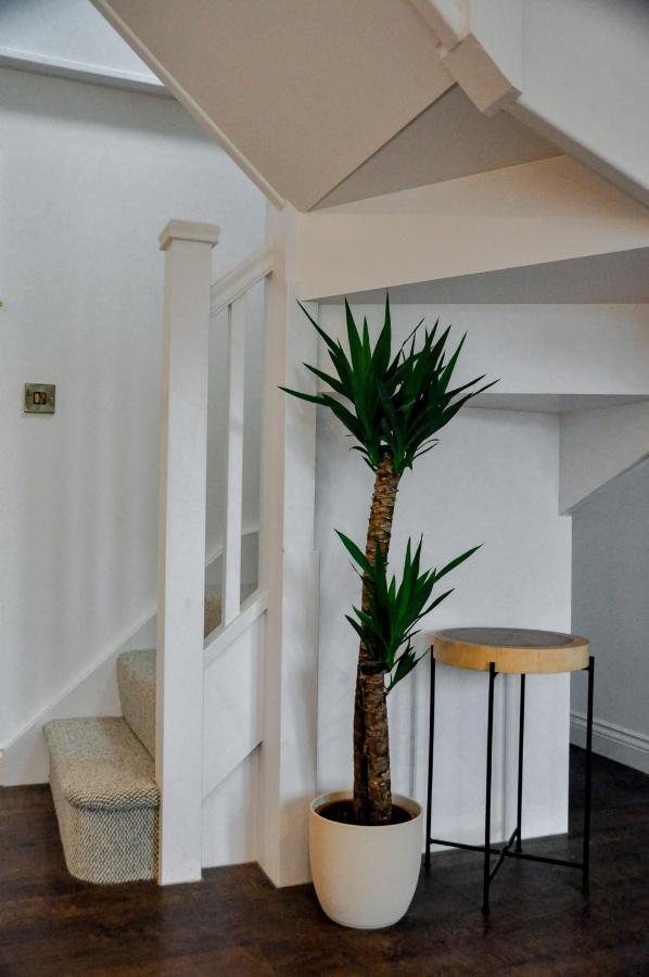 Upstairs At 33 - Self Check In Boutique Accommodation In Worcester Centre Kültér fotó