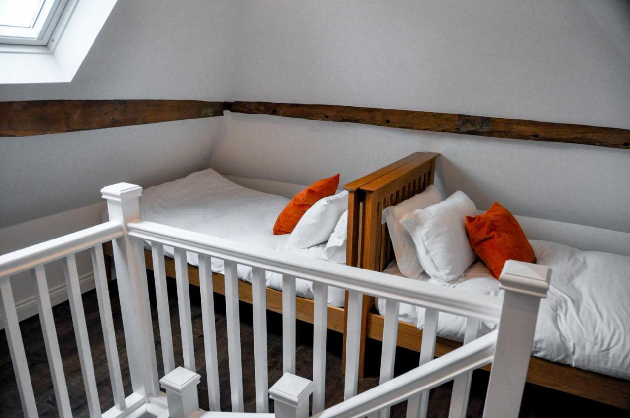 Upstairs At 33 - Self Check In Boutique Accommodation In Worcester Centre Kültér fotó